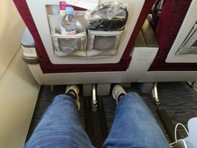 qatar-airways-a320-business-class-legroom-verylvke