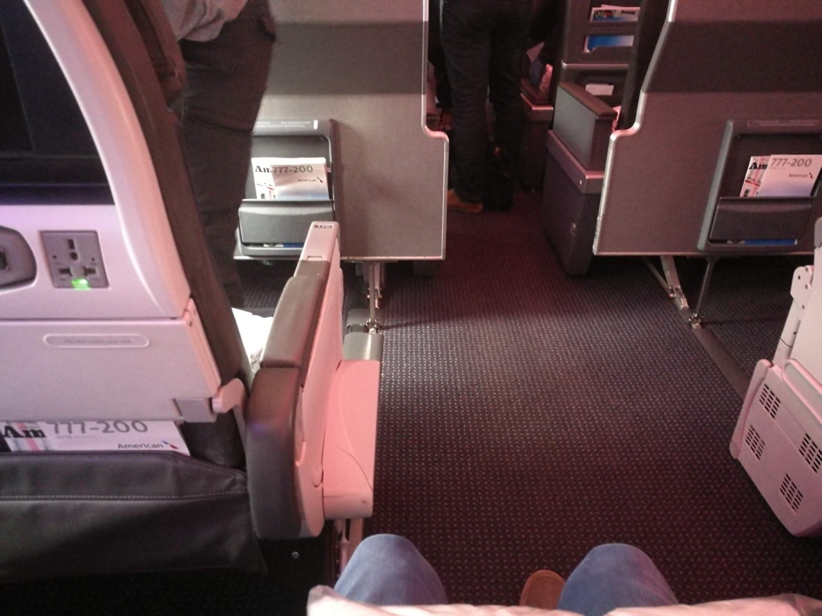 american-airlines-777-200-main-cabin-extra-legroom-verylvke